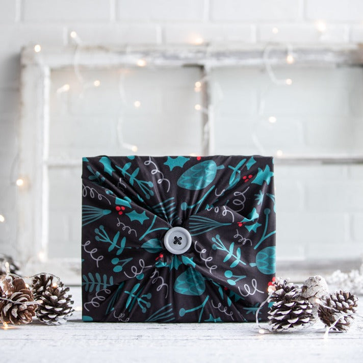 NOIR ET SON FEUILLAGE.